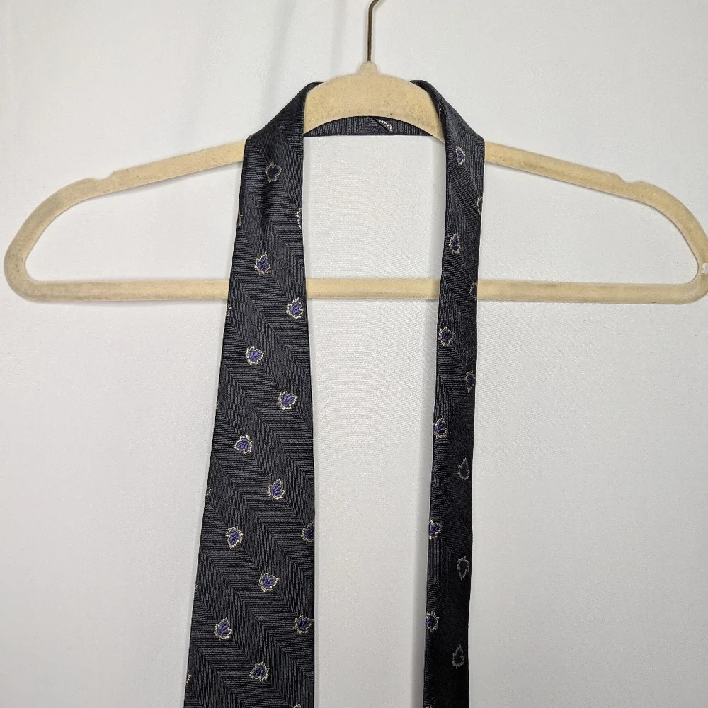 Hickey Freeman Men's Black Purple Leaf Pattern Silk Necktie